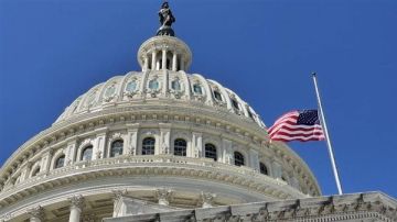 الكونجرس الأمريكي يقر الموازنة وينهي الإغلاق الحكومي بعد 3 أيام من التعطل الكونجرس الأمريكي يقر الموازنة وينهي الإغلاق الحكومي بعد 3 أيام من التعطل