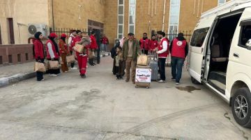 الهلال الأحمر المصري يواصل تقديم الدعم الطبي والإنساني للعائدين عبر معبر رفح