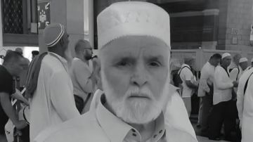 رحيل مفاجئ لشيخ خطاطي القرآن الكريم .. أهالي شندلات يشيعون نوفل في جنازة شعبية بالغربية