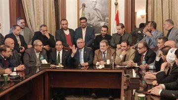 عبدالسند يمامة يسلم رئاسة حزب الوفد لـ السيد البدوي