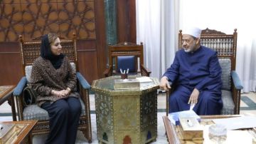 كلمتكم طاقة نور.. مدير منظمة تنمية المرأة لشيخ الأزهر: أشكر مواقفكم المنصفة عن حقوق النساء كلمتكم طاقة نور.. مدير منظمة تنمية المرأة لشيخ الأزهر: أشكر مواقفكم المنصفة عن حقوق النساء