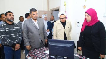 محافظ الوادي الجديد تتابع منظومة المنصة الوطنية لتقنين أراضي الدولة بديوان عام المحافظة محافظ الوادي الجديد تتابع منظومة المنصة الوطنية لتقنين أراضي الدولة بديوان عام المحافظة