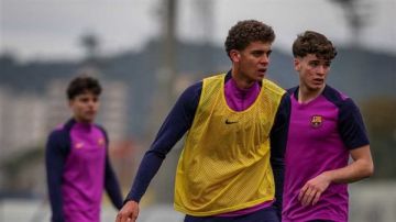 قائمة برشلونة أتلتيك لمباراة بارباسترو.. ما موقف حمزة عبد الكريم؟