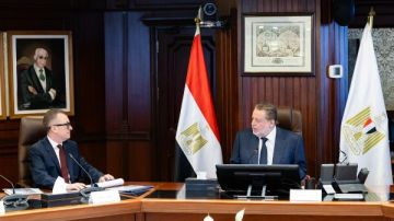 محافظ البنك المركزي ووزير التخطيط يبحثان تنسيق السياسات لدعم استقرار الاقتصاد