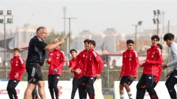 مدرب هولندي يتولى قيادة مران الأهلي في مدينة نصر مدرب هولندي يتولى قيادة مران الأهلي في مدينة نصر