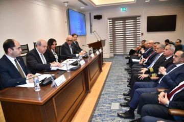 وزير الطيران المصري: تطوير المطارات وتوسعة أسطول مصر للطيران 