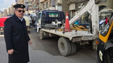 حملات مرورية مكثفة لضبط سيارات السرفي والتكاتك المخالفة بشوارع الزقازيق صور