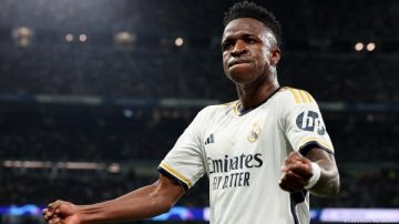 لست وحدك فيني.. الاتحاد البرازيلي يدعم فينسيوس ضد العنصرية