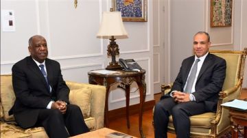 وزير الخارجية يستقبل رئيس الاتحاد العربي للمحاربين القدماء وأسر الشهداء