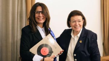 وزيرة الثقافة تبحث مع نظيرتها اليونانية تعزيز التعاون الثقافي المشترك بين مصر واليونان