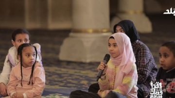 طفلة: هل الله يصلي على سيدنا محمد؟.. وأحمد عصام فرحات يرد