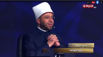وزير الأوقاف للمتسابق علي محمد : موهبة وصوت يبشر بمستقبل واعد وزير الأوقاف للمتسابق علي محمد : موهبة وصوت يبشر بمستقبل واعد