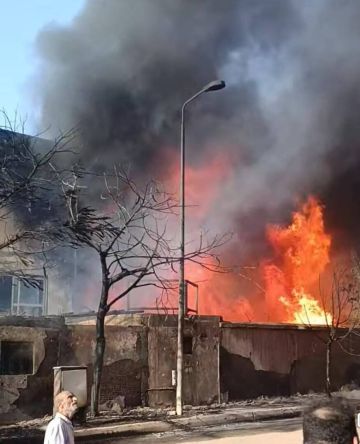 انفجار ونيران هائلة.. حريق مروع بمنطقة صناعية في مصر انفجار ونيران هائلة.. حريق مروع بمنطقة صناعية في مصر