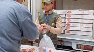 توافد المواطنين على سيارات البيع المتنقلة لجهاز مستقبل مصر لتوفير الدواجن بأسعار مخفضة بالغربية توافد المواطنين على سيارات البيع المتنقلة لجهاز مستقبل مصر لتوفير الدواجن بأسعار مخفضة بالغربية