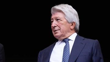 سيريزو يحفز أتلتيكو مدريد قبل مواجهة برشلونة ويعلق على تصريحات أراوخو سيريزو يحفز أتلتيكو مدريد قبل مواجهة برشلونة ويعلق على تصريحات أراوخو