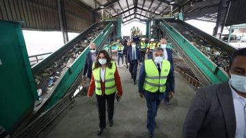 وزيرة التنمية المحلية ومحافظ الدقهلية يتفقدان مصنع معالجة وتدوير المخلفات بسندوب