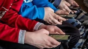 اتصالات النواب تدعو وزراء وممثلي منصات عالمية لمناقشة تشريع حماية الأطفال رقميا اتصالات النواب تدعو وزراء وممثلي منصات عالمية لمناقشة تشريع حماية الأطفال رقميا