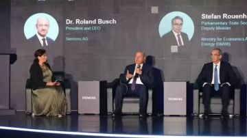 كامل الوزير يستعرض مشاريع النقل الرقمي ومستقبل الصناعة