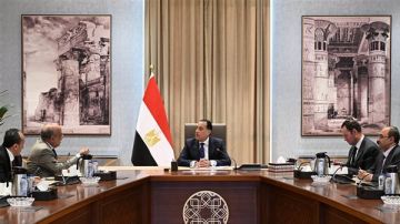 مدبولي يتابع مع وزير الكهرباء مشروعات الطاقة المتجددة ورفع كفاءة المحطات مدبولي يتابع مع وزير الكهرباء مشروعات الطاقة المتجددة ورفع كفاءة المحطات