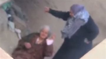 المتهمة في واقعة التعدي على والدتها بالشرقية: لم أقصد إيذاءها