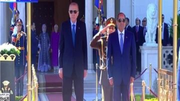 بدء المباحثات الرسمية بين الرئيس السيسي ونظيره التركى في قصر الاتحادية بدء المباحثات الرسمية بين الرئيس السيسي ونظيره التركى في قصر الاتحادية