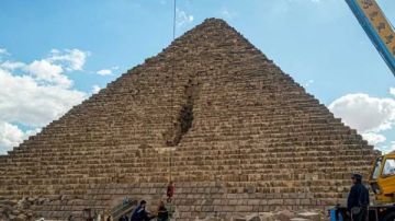 برقية الفاتيكان.. زاهي حواس: لا يوجد لكائنات فضائية بنت الأهرامات برقية الفاتيكان.. زاهي حواس: لا يوجد لكائنات فضائية بنت الأهرامات