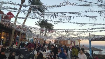 طولها 2 كيلو متر.. أطول مائدة إفطار جماعية بدهب تضم أجانب ومسيحيين بجانب المسلمين