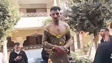 عرض الشاب إسلام ضحية واقعة ارتداء ملابس نسائية بالقليوبية على الطب الشرعي عرض الشاب إسلام ضحية واقعة ارتداء ملابس نسائية بالقليوبية على الطب الشرعي