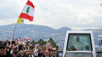 نموذج للصمود.. بابا الفاتيكان يبعث رسالة لرئيس مجلس النواب اللبناني