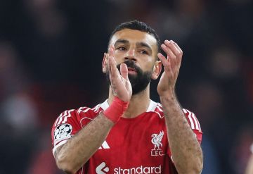 وكيل محمد صلاح يبدأ مفاوضات انتقاله إلى فريق سعودي