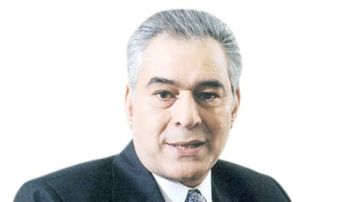 ياسر علي ماهر يكشف لـ صدي البلد تفاصيل شخصيته في مسلسل عائلة مصرية جدا ياسر علي ماهر يكشف لـ صدي البلد تفاصيل شخصيته في مسلسل عائلة مصرية جدا