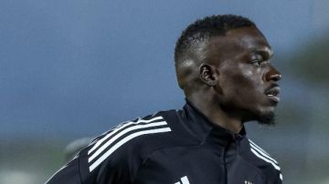 كامويش لاعب الاهلي بقصة شعر جديدة.. شاهد