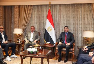 نتائج اجتماع وزير الشباب والرياضة مع مجلس الأهلي (صور)