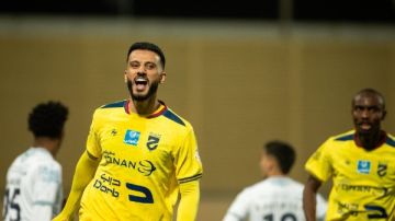 الحزم يحقق فوزا ثمينا على الأخدود 2-1 في دوري روشن السعودي