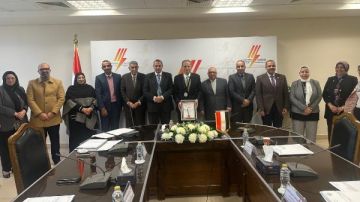 القابضة لكهرباء مصر تكرم فريق المنصة الموحدة لفوزه بجائزة التميز الحكومي القابضة لكهرباء مصر تكرم فريق المنصة الموحدة لفوزه بجائزة التميز الحكومي