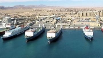 تداول 4500 طن بضائع و292 شاحنة بميناء نويبع البحري