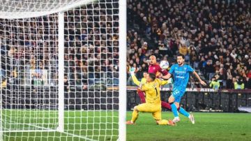 روما يعود للانتصارات بثنائية في شباك كالياري