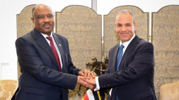 عبد العاطي لنظيره السوداني نرفض أي محاولات gتقسيم السودان أو المساس بسيادته واستقراره عبد العاطي لنظيره السوداني نرفض أي محاولات gتقسيم السودان أو المساس بسيادته واستقراره