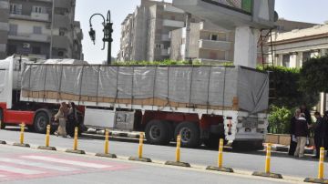 محافظ أسيوط: استمرار دعم الأسر الأولى بالرعاية .. واستلام 950 كرتونة مواد غذائية صور