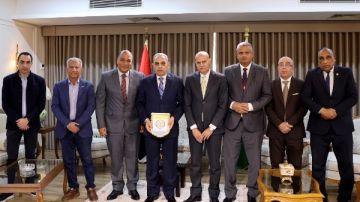 محافظ الإسماعيلية يستقبل اللجنة المعينة لإدارة الدراويش