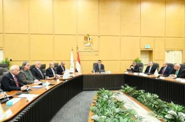 وزير الإسكان يترأس اجتماع لجنة السياسات للشركة القابضة لمياه الشرب والصرف الصحي