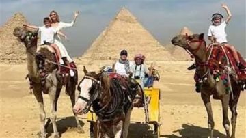 ابنة ترامب تزور الأهرامات وأبو الهول بصحبة أسرتها