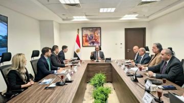 الإسكان تبحث التعاون مع تحالف إماراتي إسباني في تحلية مياه البحر والطاقة المتجددة