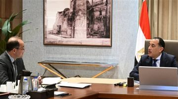 رئيس الوزراء يجتمع بوزير المالية لمتابعة ملفات العمل الاقتصادية والاستثمارية رئيس الوزراء يجتمع بوزير المالية لمتابعة ملفات العمل الاقتصادية والاستثمارية