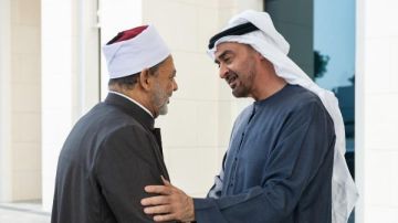 شيخ الأزهر ورئيس الإمارات يتبادلان التهنئة بقرب حلول رمضان ونجاح جائزة زايد شيخ الأزهر ورئيس الإمارات يتبادلان التهنئة بقرب حلول رمضان ونجاح جائزة زايد