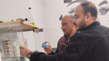 غلق مركز تجميل مخالف ومصادرة مستحضرات مجهولة المصدر في نجع حمادى صور