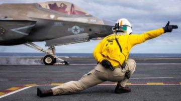 واشنطن تعزز القوات الأمريكية في إسرائيل بنشر 6 مقاتلات إف-22 إضافية