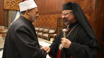 البطريرك إبراهيم إسحق يطمئن هاتفيا على صحة الإمام الأكبر.. وشيخ الأزهر يشكره البطريرك إبراهيم إسحق يطمئن هاتفيا على صحة الإمام الأكبر.. وشيخ الأزهر يشكره