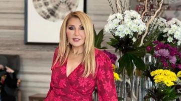 بفستان أحمر..نادية الجندي تهنئ جمهورها بـ عيد الحب