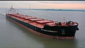 ميناء شرق بورسعيد يستقبل ثالث أكبر سفينة صب جاف منذ بدء نشاط تداول بضائع الصب ميناء شرق بورسعيد يستقبل ثالث أكبر سفينة صب جاف منذ بدء نشاط تداول بضائع الصب